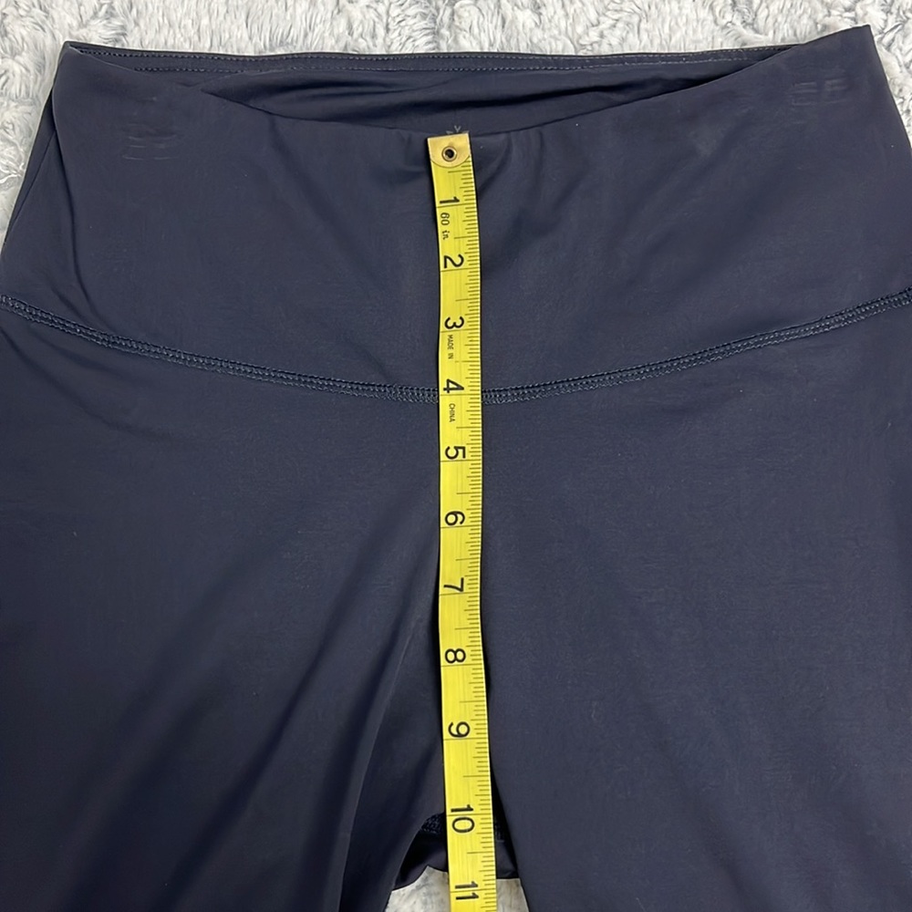 Varley Leggings in Midnight Blue with sheer panels on back of leg medium - Picture 6 of 9